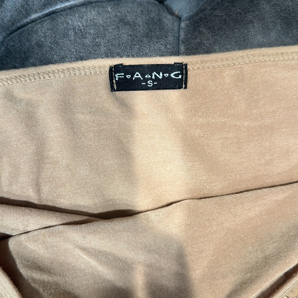 FANG- Cut Off Muscle Tee Tank - Picture 4 of 5
